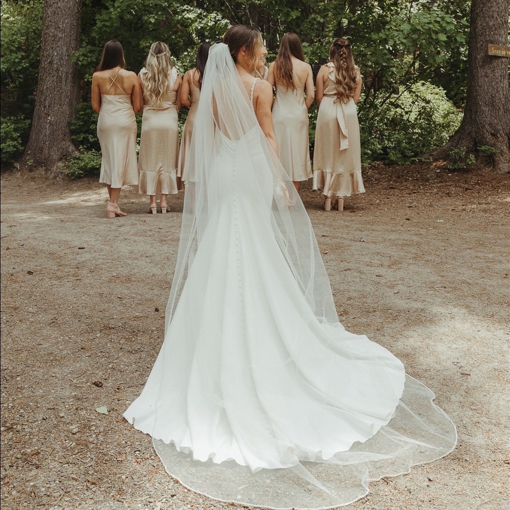 I am selling my beautiful (& comfortable) wedding dress✨